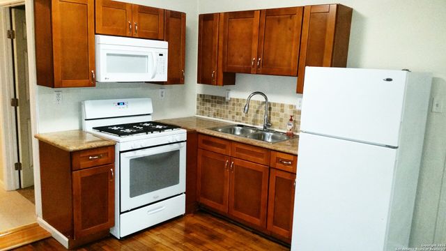 1733 San Francisco, San Antonio, TX 78201