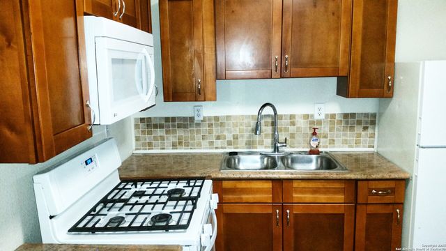 1733 San Francisco, San Antonio, TX 78201