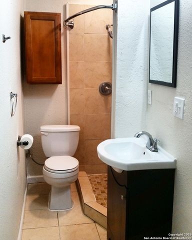 1733 San Francisco, San Antonio, TX 78201