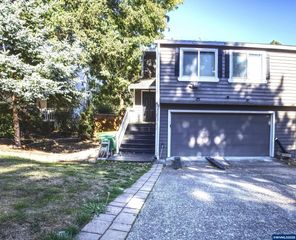 18047 SW Monte Verdi Bl, Beaverton, OR 97007