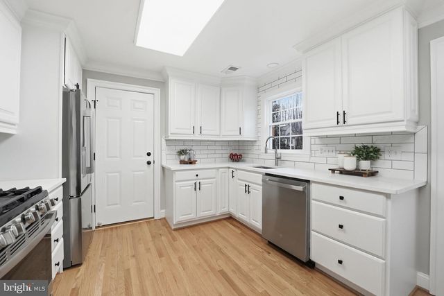 9438 WALLINGFORD DR, Burke, VA 22015