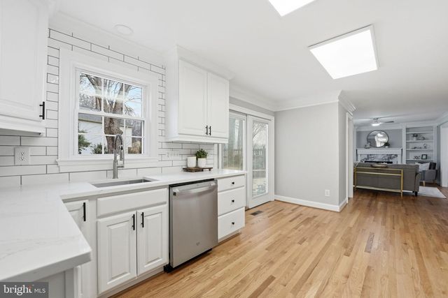 9438 WALLINGFORD DR, Burke, VA 22015