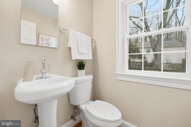 9438 WALLINGFORD DR, Burke, VA 22015