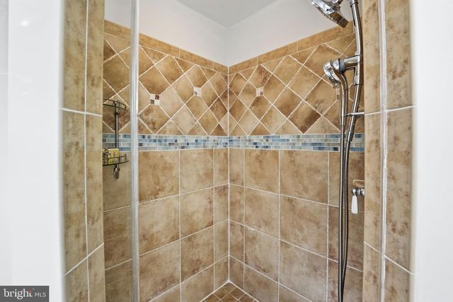 9438 WALLINGFORD DR, Burke, VA 22015