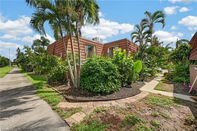 5240 Cedarbend DR 3, Fort Myers, FL 33919