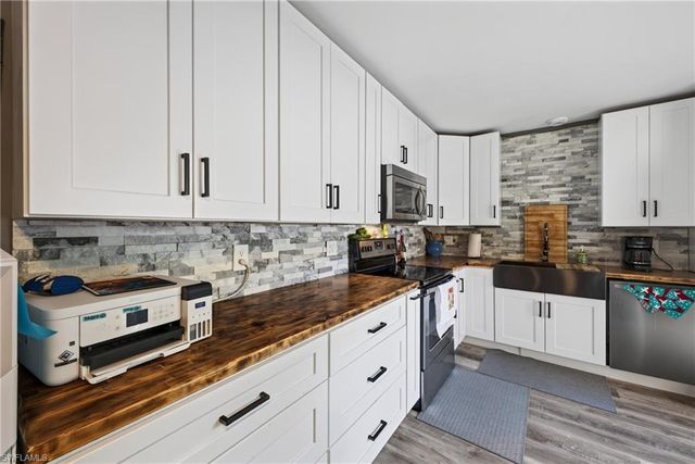 5240 Cedarbend DR 3, Fort Myers, FL 33919