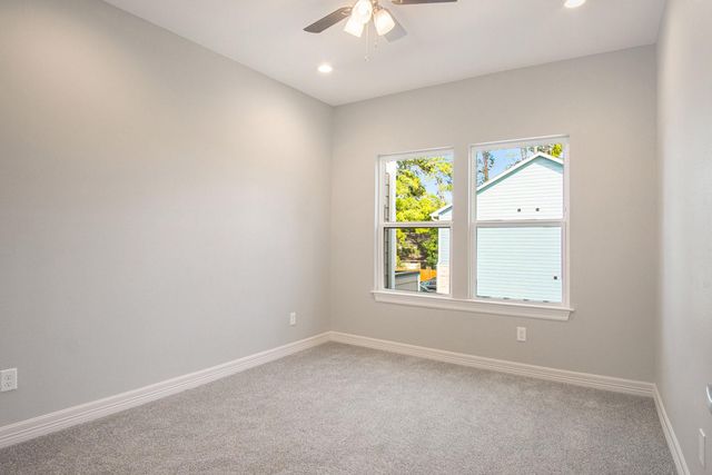 5262 Ella Boulevard 100C, Houston, TX 77018