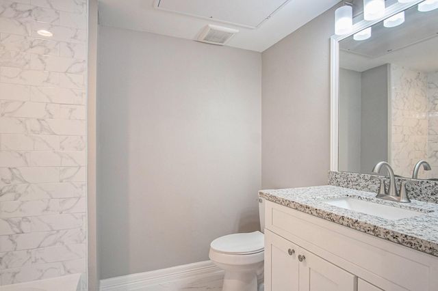 5262 Ella Boulevard 100C, Houston, TX 77018