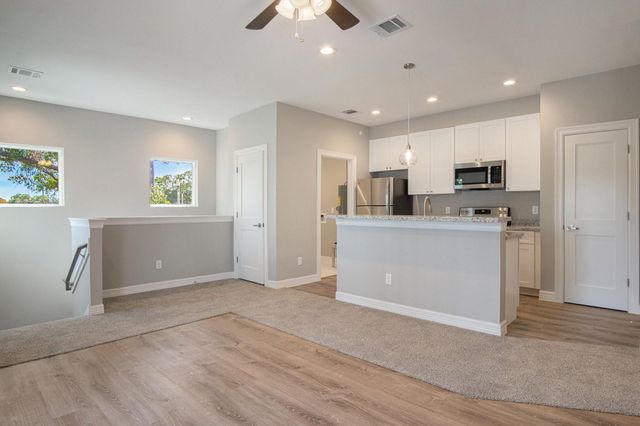 5262 Ella Boulevard 100C, Houston, TX 77018