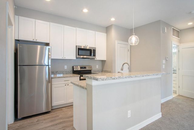 5262 Ella Boulevard 100C, Houston, TX 77018