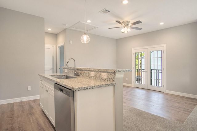 5262 Ella Boulevard 100C, Houston, TX 77018