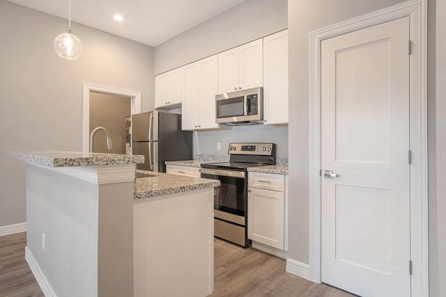 5262 Ella Boulevard 100C, Houston, TX 77018