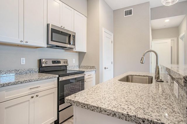 5262 Ella Boulevard 100C, Houston, TX 77018