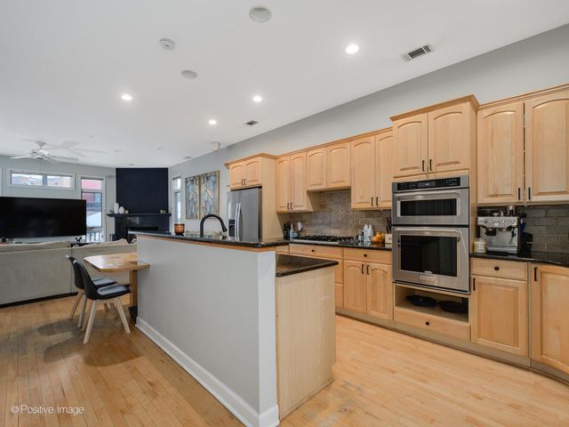 1720 W Altgeld Street, Chicago, IL 60614