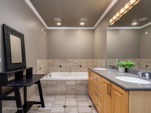 1720 W Altgeld Street, Chicago, IL 60614