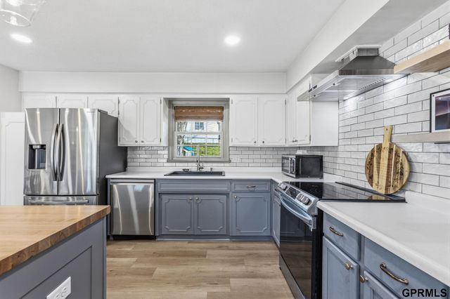 12402 Shamrock Road, Omaha, NE 68154