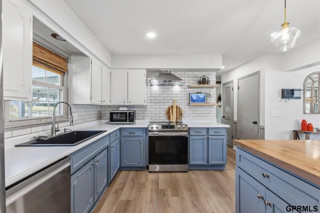 12402 Shamrock Road, Omaha, NE 68154