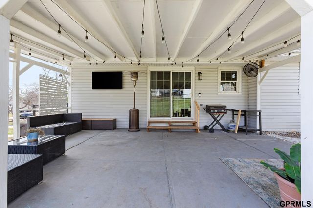 12402 Shamrock Road, Omaha, NE 68154