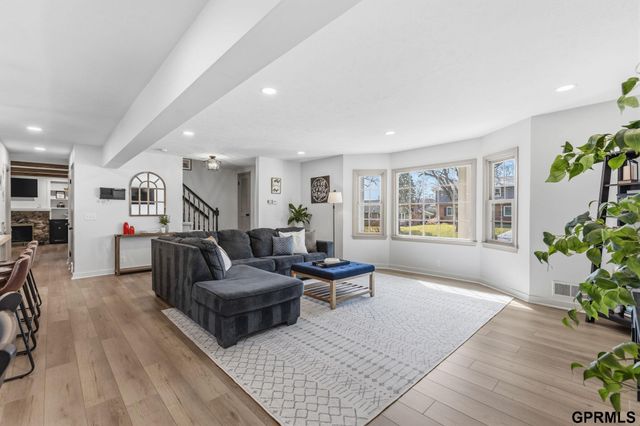 12402 Shamrock Road, Omaha, NE 68154