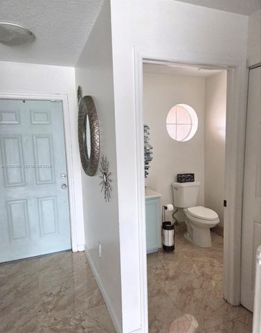 16504 SW 71st Ter, Miami, FL 33193
