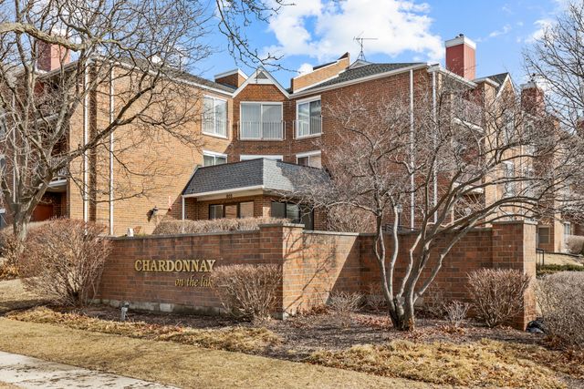 805 Leicester Road 118, Elk Grove Village, IL 60007