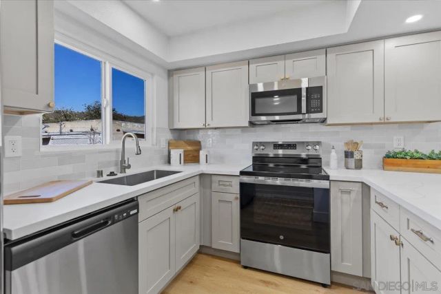 1572 Stone Edge Cir, El Cajon, CA 92021