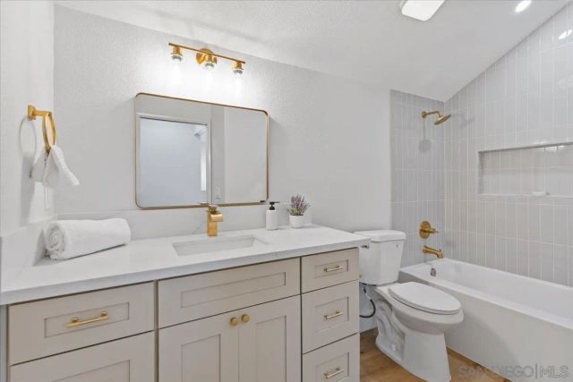 1572 Stone Edge Cir, El Cajon, CA 92021