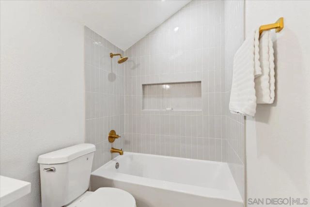 1572 Stone Edge Cir, El Cajon, CA 92021