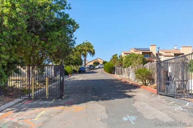 1572 Stone Edge Cir, El Cajon, CA 92021