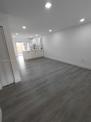 5435 W 24th Ave 14, Hialeah, FL 33016