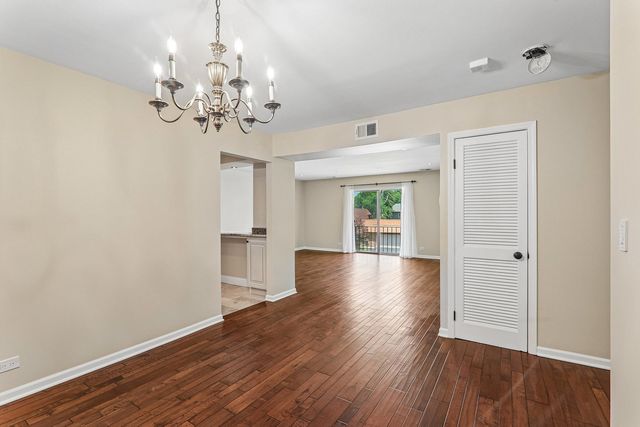 3950 Dundee Road 203, Northbrook, IL 60062