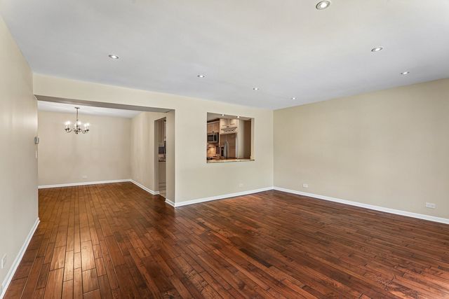 3950 Dundee Road 203, Northbrook, IL 60062