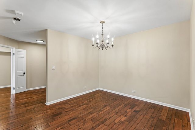 3950 Dundee Road 203, Northbrook, IL 60062