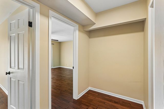 3950 Dundee Road 203, Northbrook, IL 60062