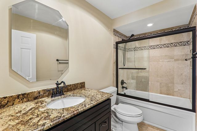 3950 Dundee Road 203, Northbrook, IL 60062