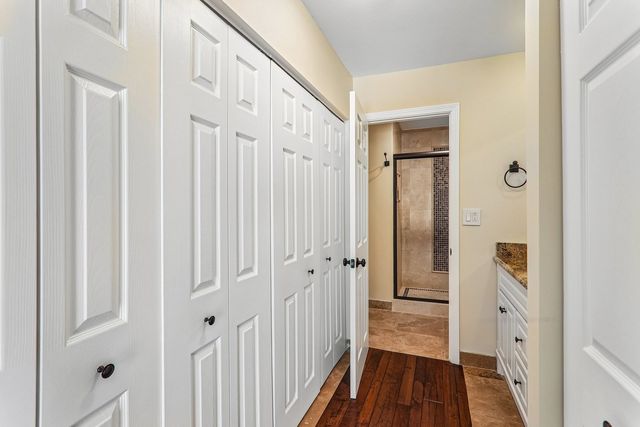 3950 Dundee Road 203, Northbrook, IL 60062