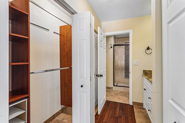 3950 Dundee Road 203, Northbrook, IL 60062