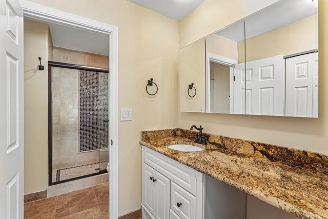 3950 Dundee Road 203, Northbrook, IL 60062