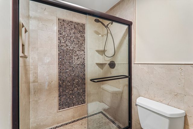 3950 Dundee Road 203, Northbrook, IL 60062