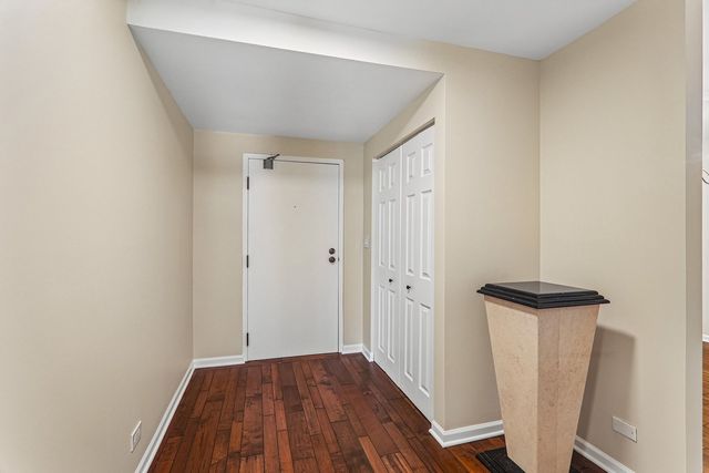 3950 Dundee Road 203, Northbrook, IL 60062