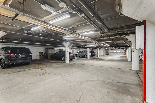 3950 Dundee Road 203, Northbrook, IL 60062