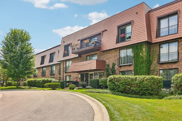 3950 Dundee Road 203, Northbrook, IL 60062