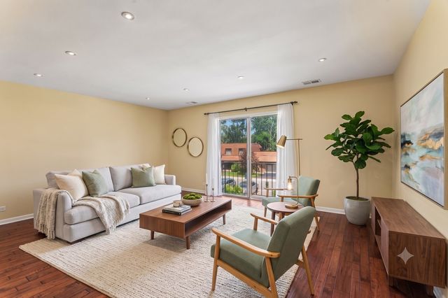 3950 Dundee Road 203, Northbrook, IL 60062
