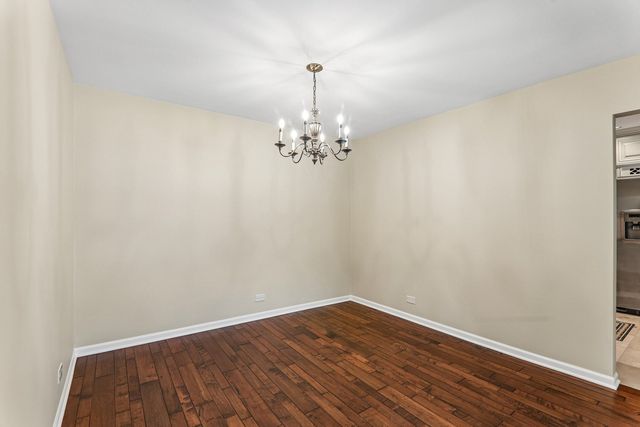 3950 Dundee Road 203, Northbrook, IL 60062
