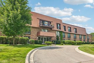 3950 Dundee Road 203, Northbrook, IL 60062