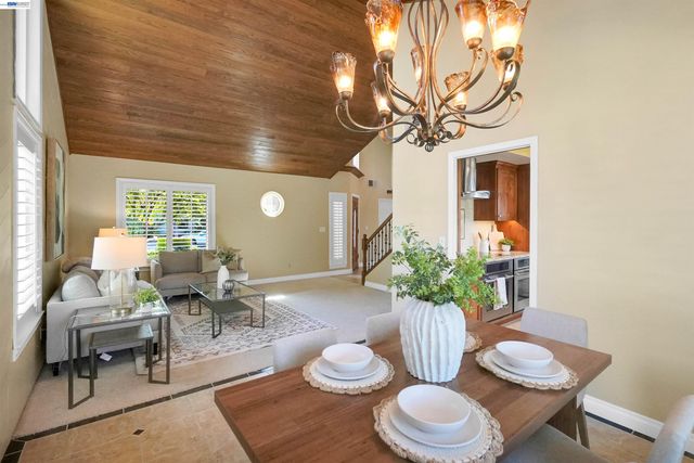5922 Charter Oaks Dr, Castro Valley, CA 94552