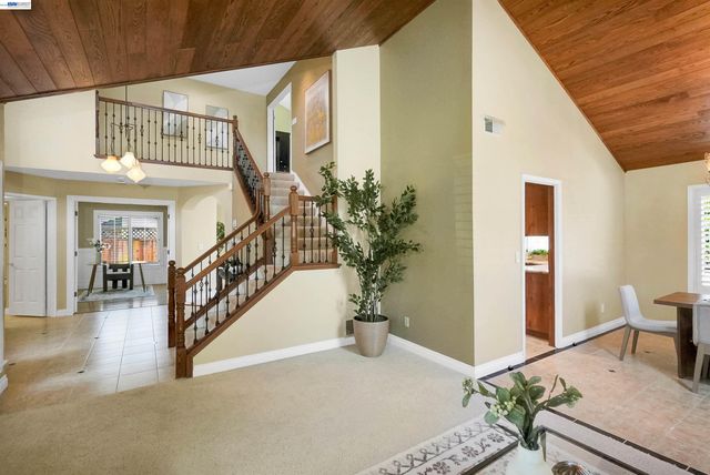5922 Charter Oaks Dr, Castro Valley, CA 94552