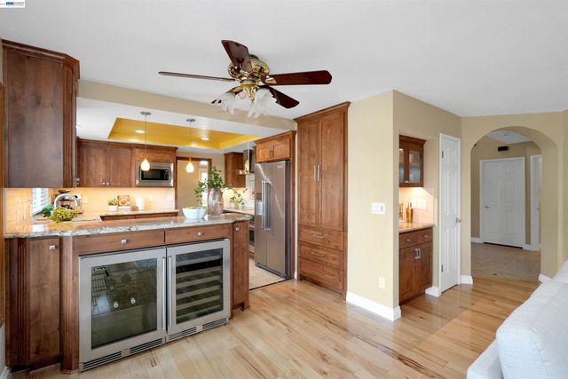 5922 Charter Oaks Dr, Castro Valley, CA 94552