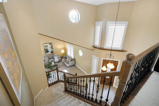 5922 Charter Oaks Dr, Castro Valley, CA 94552