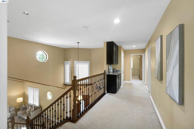 5922 Charter Oaks Dr, Castro Valley, CA 94552